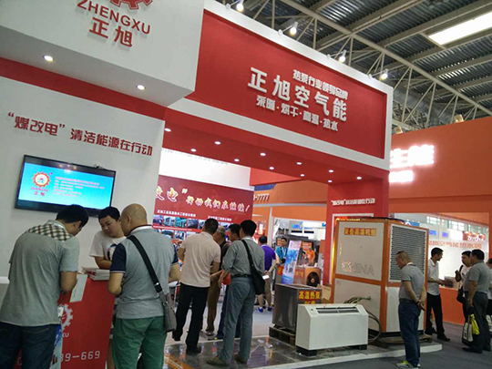 北京暖通展第二天，正旭空氣能展臺(tái)人氣依舊爆棚